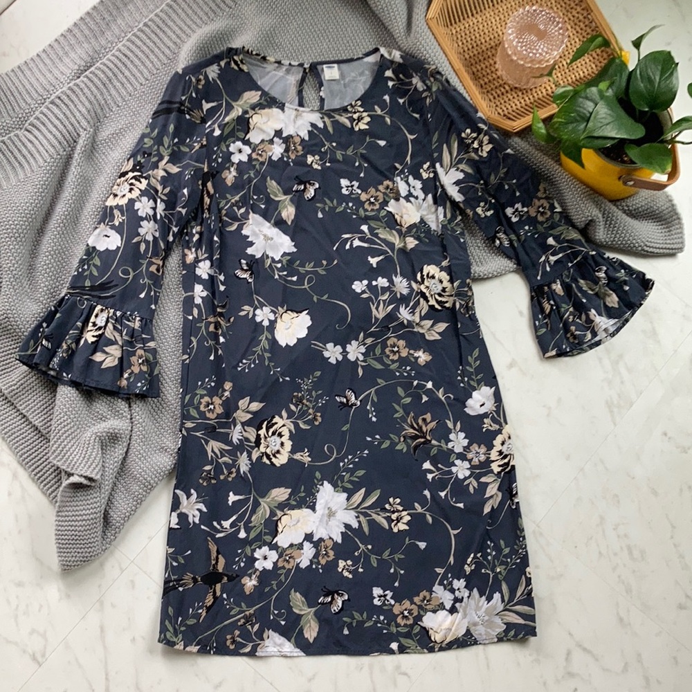 Old Navy Slight Bell Sleeve Shift Dress